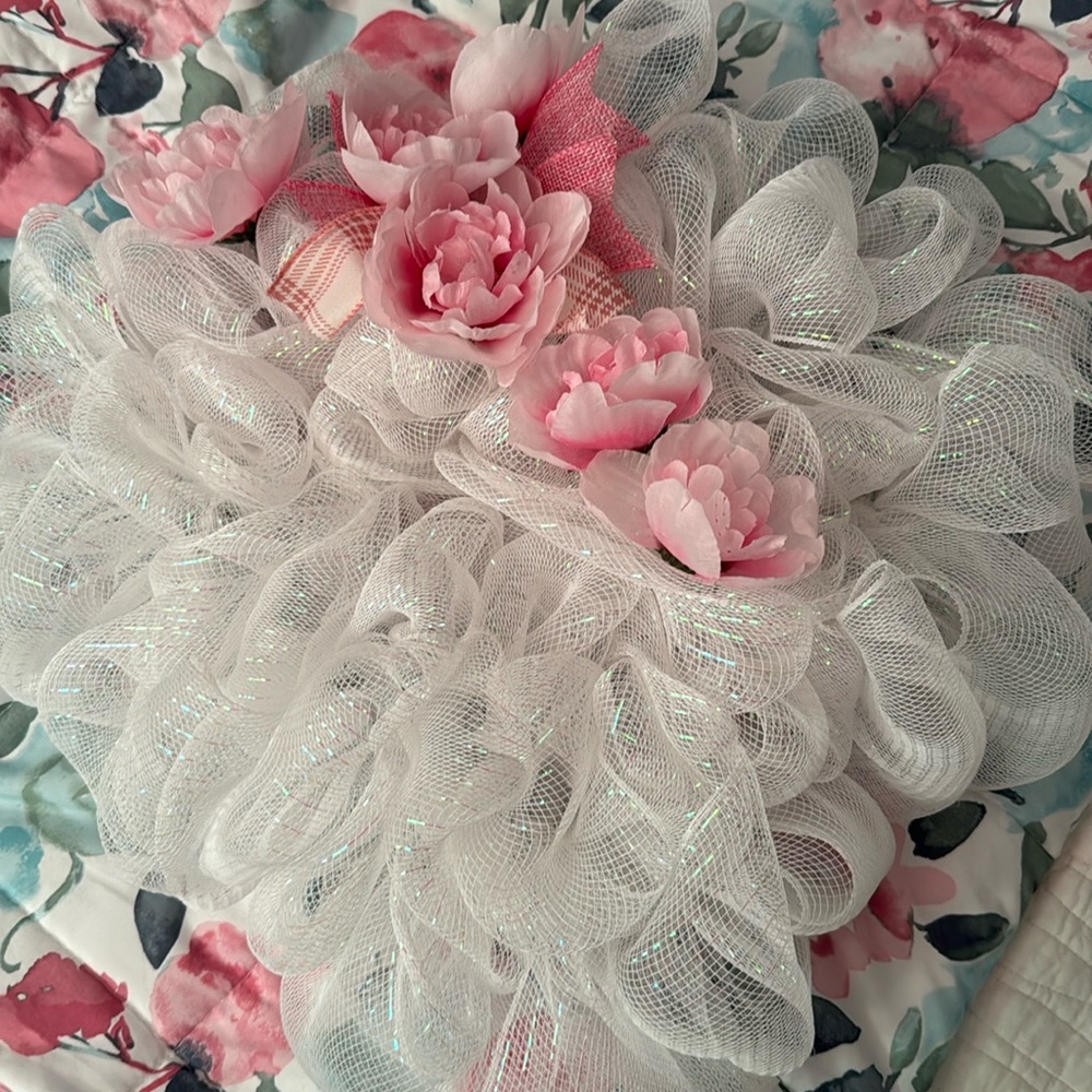 Soft Heart Shaped Mesh Wall Wreath 16” W. Handmade New